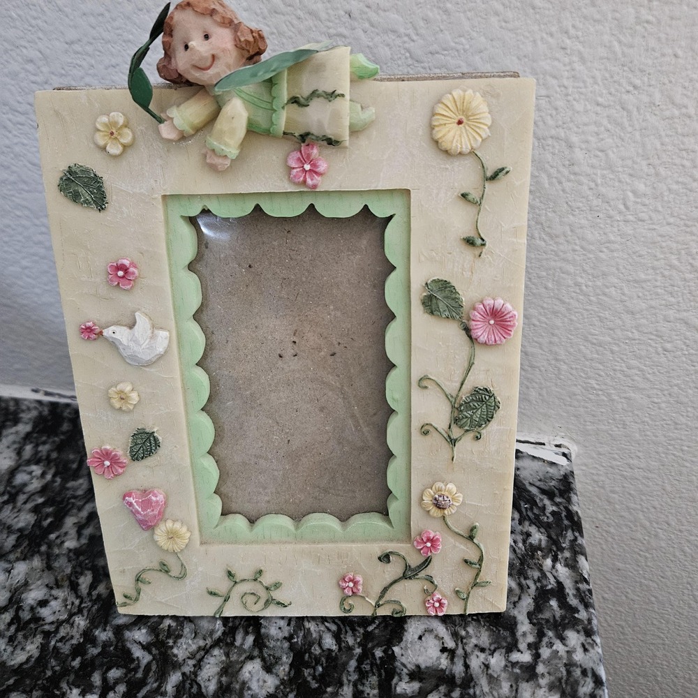vintage Elizabeth Andrews Ltd. Angel 3DGarden themed‎ resin picture frame